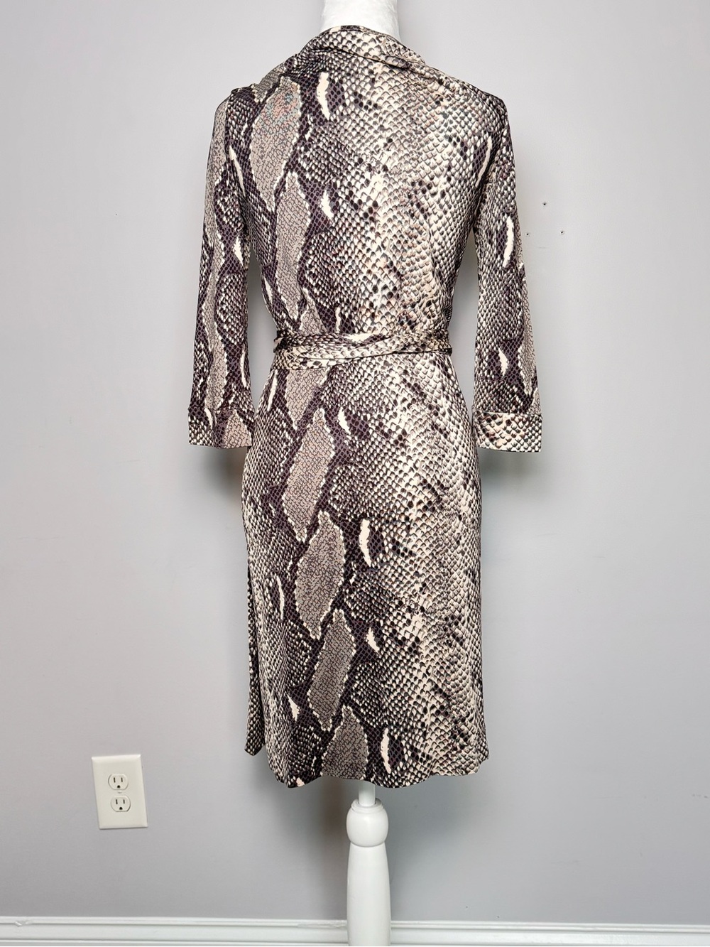 DVF New Julian Two Snake-Print Silk Jersey Dress - Picture 4 of 6